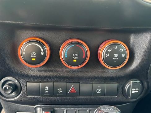 Used 2018 Jeep Wrangler Unlimited Sahara w/ Connectivity Group AWD/4WD image 15