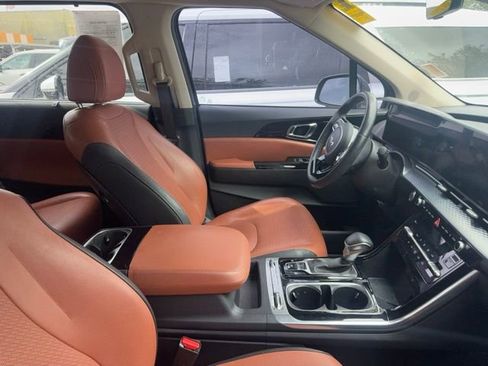 Used 2024 Kia Carnival SX Prestige image 6