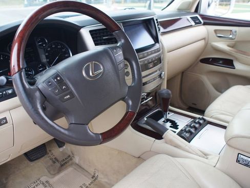 Used 2013 Lexus LX 570 4WD image 11