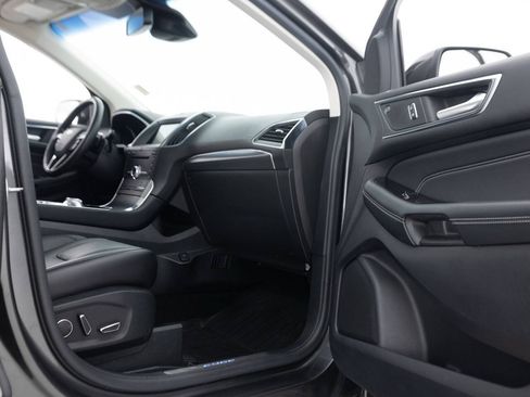 Used 2019 Ford Edge Titanium w/ Equipment Group 301A AWD/4WD image 28