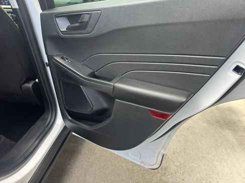 Used 2022 Ford Escape SE FWD image 16