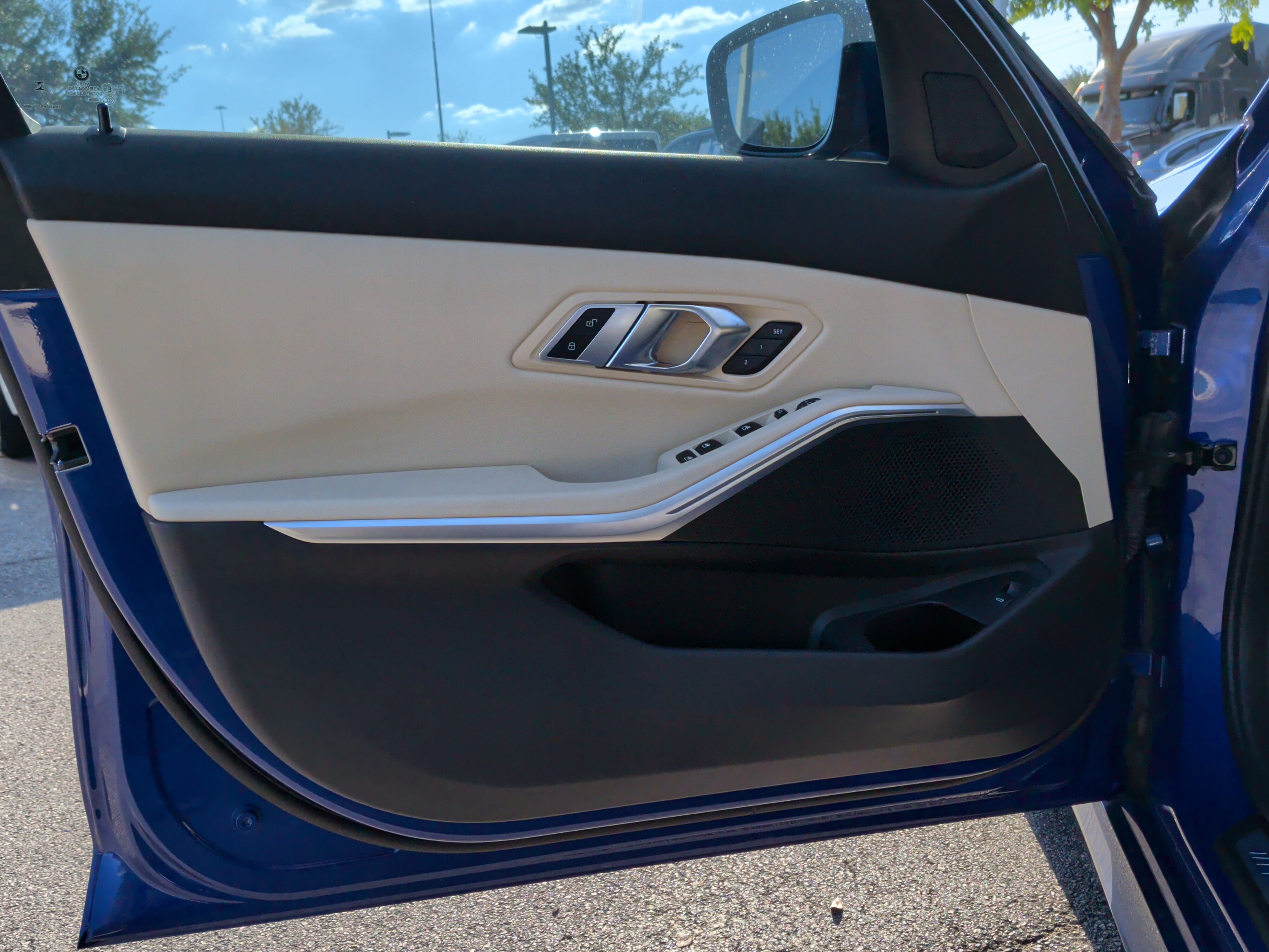 Used 2023 BMW 330i Sedan w/ M Sport Package RWD image 13