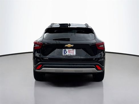 Used 2024 Chevrolet Trax LT w/ LT Convenience Package image 6