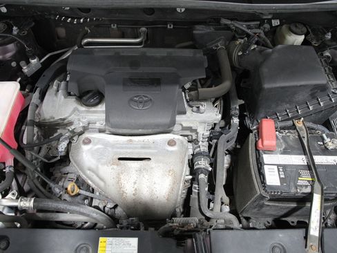 Used 2018 Toyota RAV4 LE image 19