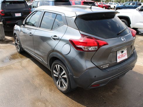 Used 2020 Nissan Kicks SR FWD image 8
