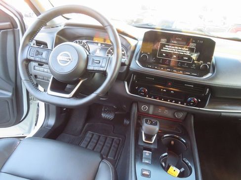 Used 2021 Nissan Rogue SL w/ Premium Package image 21