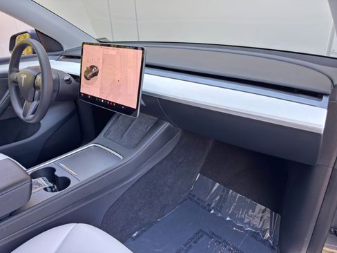 Used 2023 Tesla Model Y Long Range image 15