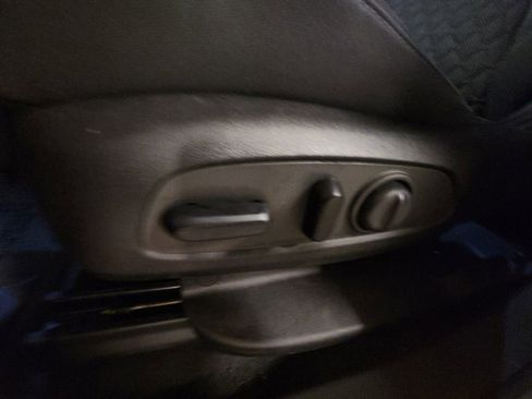 Used 2019 Chevrolet Blazer LT image 13