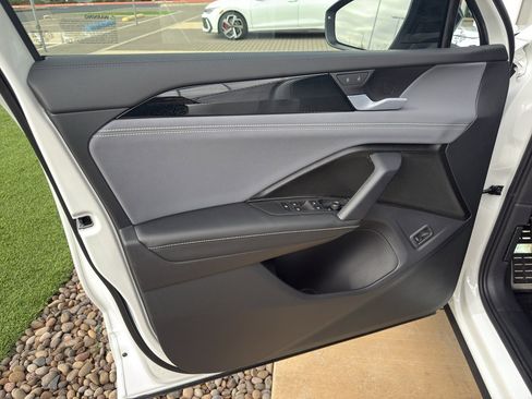 New 2026 Volkswagen Tiguan SE R-Line image 9