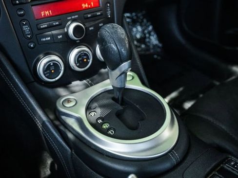 Used 2009 Nissan 370Z Touring w/ Sport Pkg image 12
