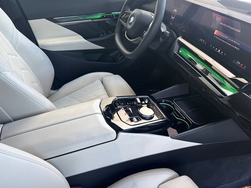 Used 2024 BMW i5 eDrive40i w/ Premium Package RWD image 19