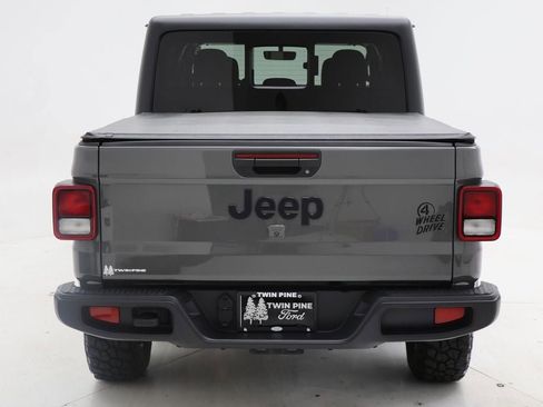 Used 2023 Jeep Gladiator Willys image 8