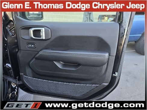 Used 2022 Jeep Wrangler Unlimited Sahara image 34