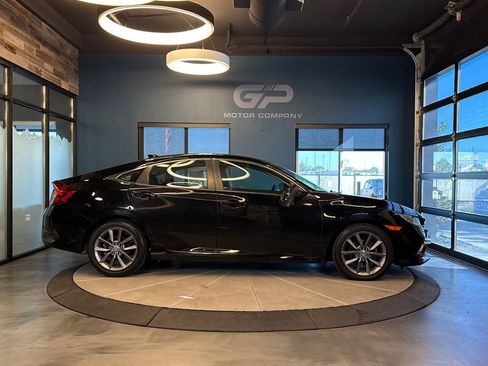 Used 2019 Honda Civic EX image 2