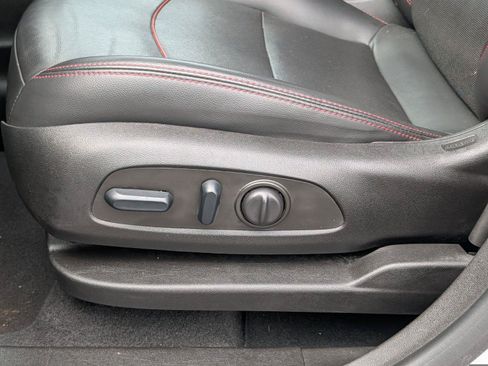 Used 2022 Chevrolet Equinox RS w/ RS Leather Package FWD image 11