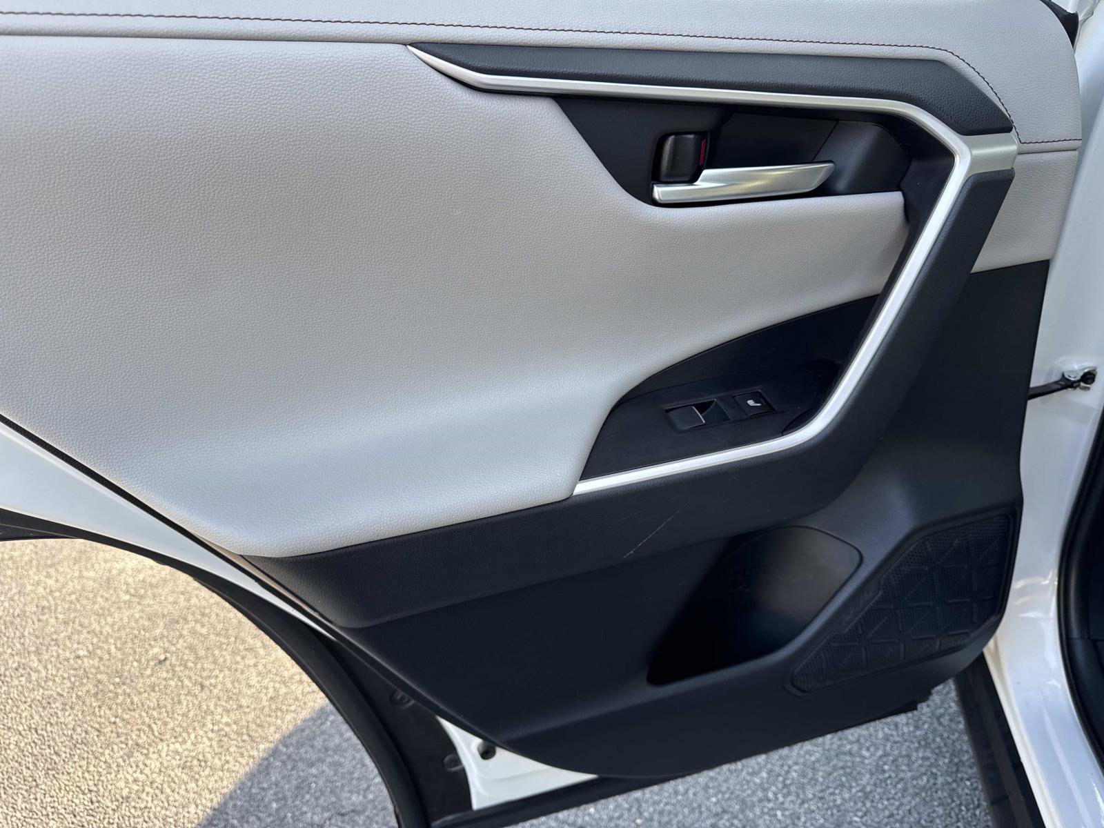 Used 2019 Toyota RAV4 Limited w/ Advanced Technology Package AWD/4WD image 21