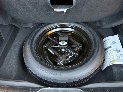 Used 2019 Jeep Cherokee Overland w/ Technology Group image 16