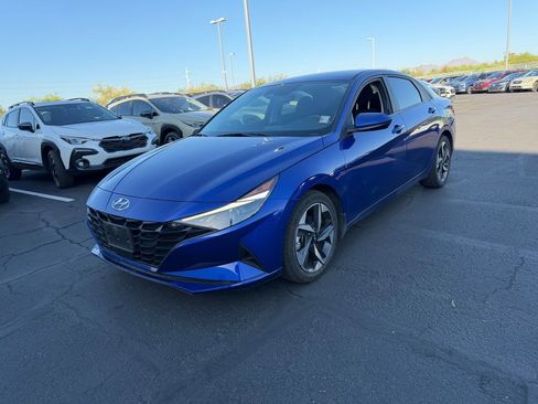 Used 2023 Hyundai Elantra SEL w/ Convenience Package FWD image 3
