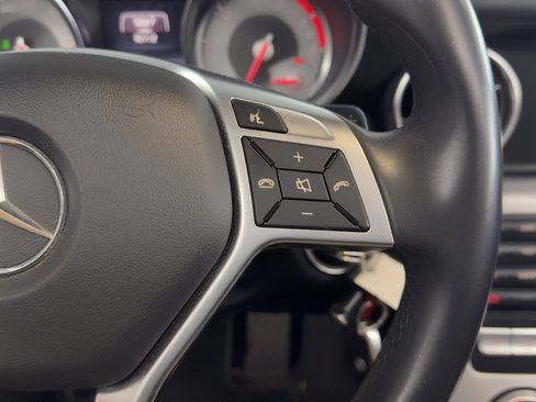 Used 2015 Mercedes-Benz SLK 250 image 21