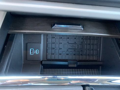 Used 2024 Ford Expedition Limited image 18