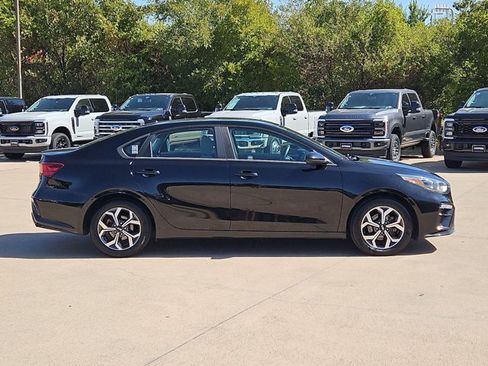 Used 2019 Kia Forte LXS FWD image 4