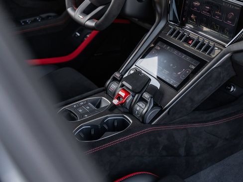 Used 2024 Lamborghini Urus Performante AWD/4WD image 42