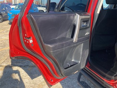 Used 2016 Toyota 4Runner SR5 image 15