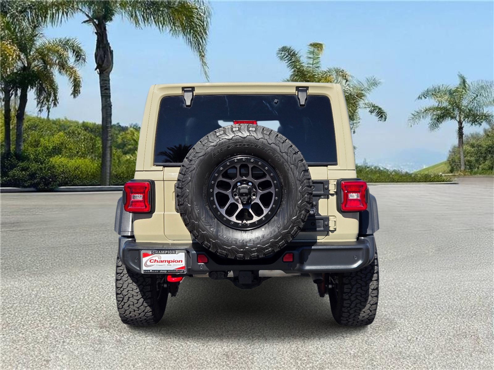 Used 2022 Jeep Wrangler Unlimited Rubicon w/ Xtreme Recon 35" Tire Package AWD/4WD image 5