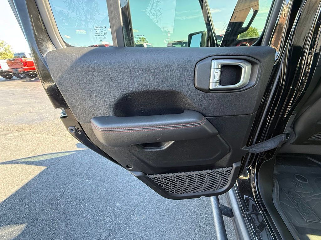 Used 2021 Jeep Gladiator Rubicon AWD/4WD image 12