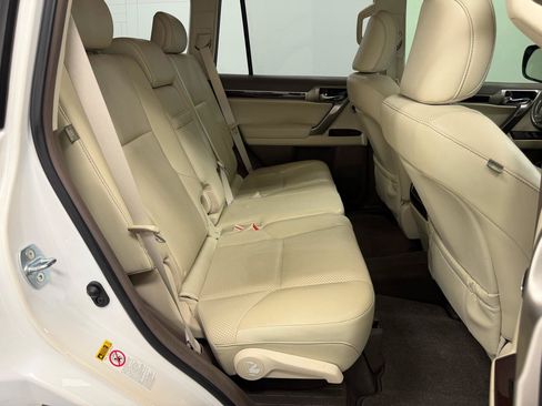 Used 2018 Lexus GX 460 Luxury w/ Preferred Accessory Package AWD/4WD image 17