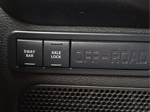 Used 2016 Jeep Wrangler Unlimited Rubicon w/ Connectivity Group AWD/4WD image 16