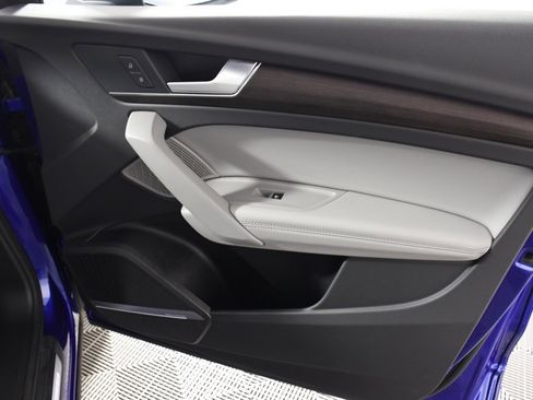 Used 2024 Audi Q5 e Prestige w/ Prestige Package image 18