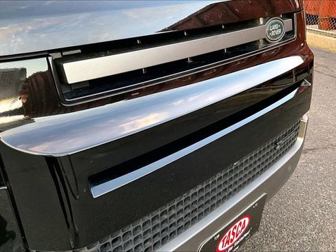 Used 2023 Land Rover Defender 110 X-Dynamic SE image 33