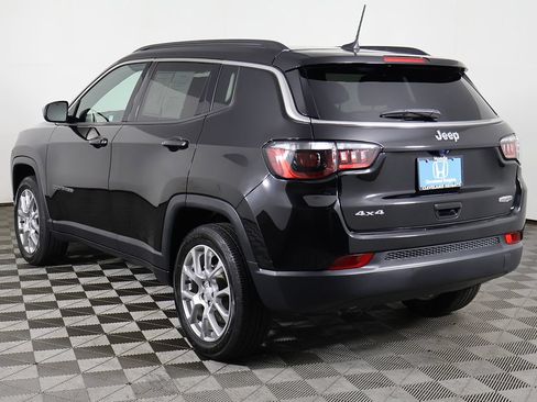Used 2024 Jeep Compass Latitude w/ Sun and Sound Group AWD/4WD image 8
