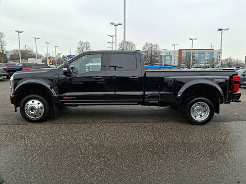 Certified 2025 Ford F450 Platinum w/ FX4 Off-Road Package image 6