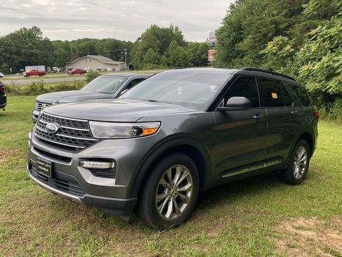 Used 2021 Ford Explorer XLT w/ Equipment Group 202A AWD/4WD image 1