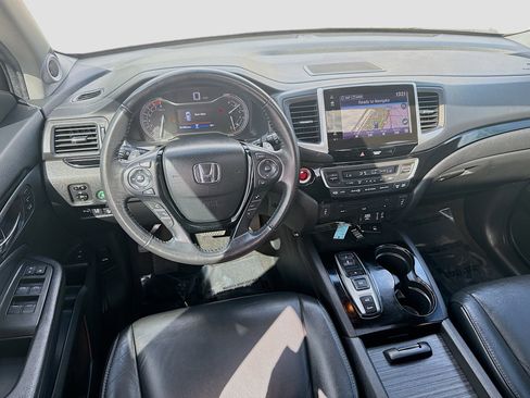 Certified 2018 Honda Pilot Touring image 22