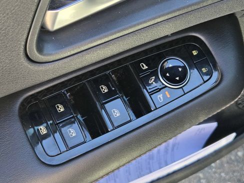 Used 2023 Nissan Ariya FWD image 23