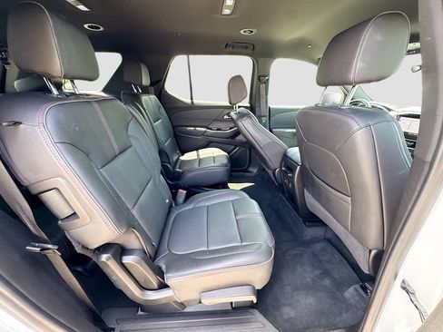 Used 2023 Chevrolet Traverse RS FWD image 30