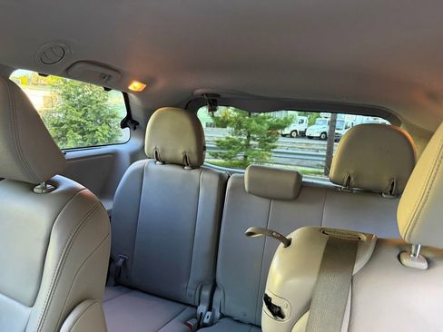 Used 2015 Toyota Sienna XLE w/ XLE Navigation Package FWD image 26