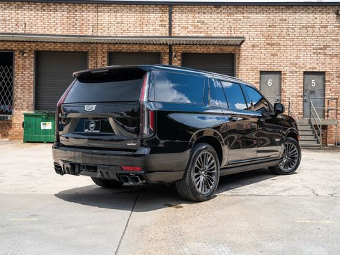Used 2023 Cadillac Escalade ESV V AWD/4WD image 2