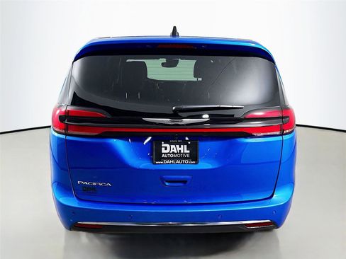 New 2026 Chrysler Pacifica Select image 12
