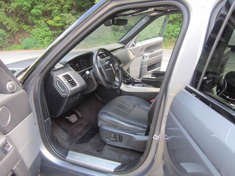 Used 2020 Land Rover Range Rover Sport HSE AWD/4WD image 10