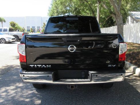 Used 2017 Nissan Titan SV RWD image 4