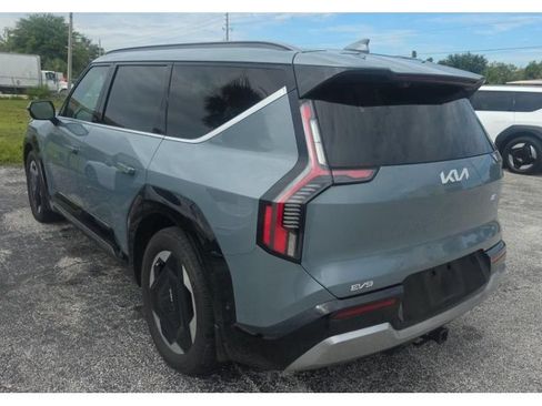 Used 2024 Kia EV9 Land w/ Towing Package AWD/4WD image 4