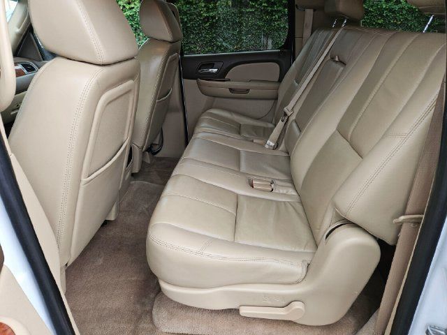 Used 2007 GMC Yukon XL SLT w/ SLT Preferred Equipment Group AWD/4WD image 18