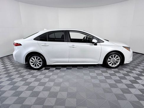 Used 2022 Toyota Corolla LE image 8
