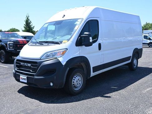 Used 2026 RAM ProMaster 2500 w/ Convenience Group FWD image 11