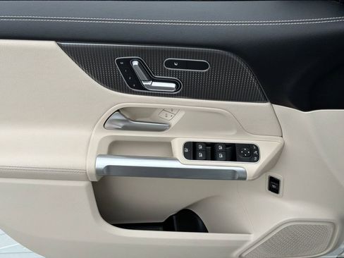 Used 2023 Mercedes-Benz GLB 250 w/ Premium Package image 3