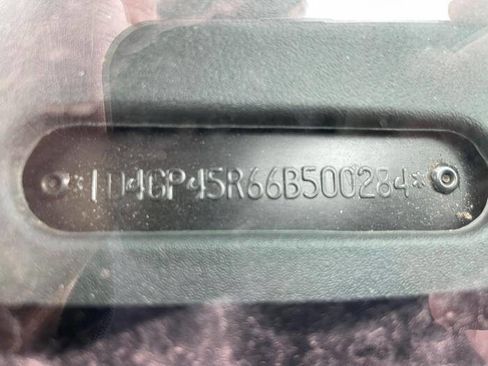 Used 2006 Dodge Caravan SXT image 39